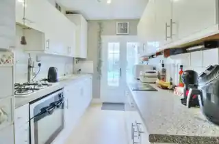 8 Lonsdale Avenue, photo 4