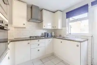 8 Lowdell Close, photo 3