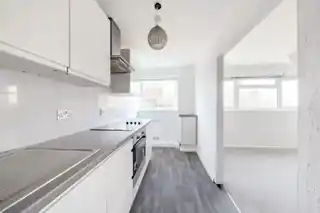 8 Lynwood Close, photo 3