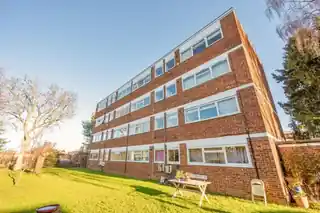 8 Lynwood Close, photo 4