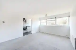 8 Lynwood Close, photo 2