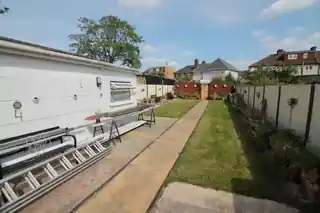 8 Manor Road, photo 2