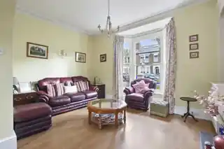 8 Mansell Road, photo 3