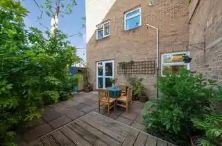 8 Maria Close, photo 2