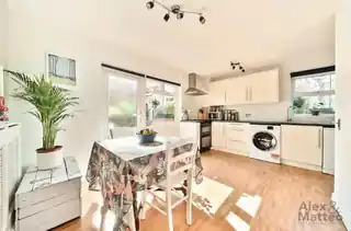 8 Maria Close, photo 4
