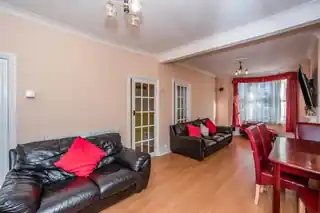 8 Mayfield Road, photo 2