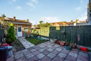 8 Mayfield Road, photo 4