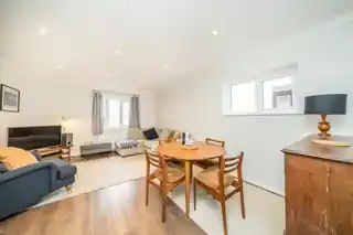 8 Melford Close, photo 2