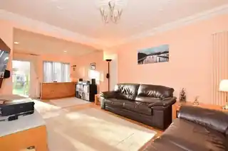 8 Mellows Road, photo 2