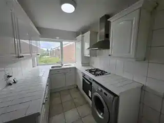 8 Mendip Close, photo 3