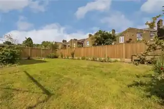8 Meretone Close, photo 3