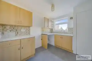 8 Monks Close, photo 3