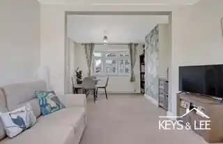 8 Moorland Close, photo 3