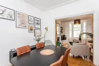 8 Mossford Street, photo 3