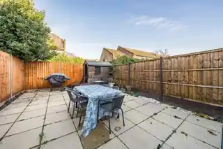 8 Nursery Gardens, photo 4