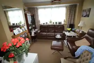 8 Penn Close, photo 3