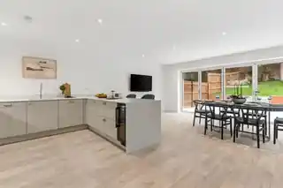 8 Ridgemount Gardens, photo 4
