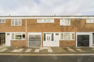 8 Rydston Close, photo 2