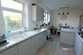 8 Shere Close, photo 3