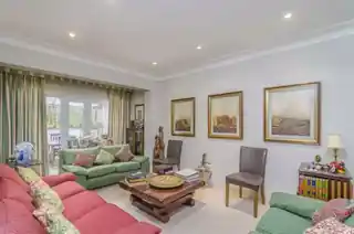 8 St Marys Crescent, photo 3