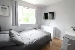 8 Talehangers Close, photo 3
