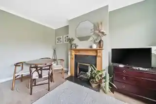 8 Thorpe Close, photo 3
