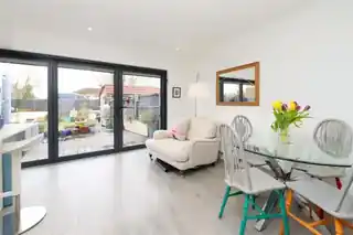 8 Wise Lane, photo 4