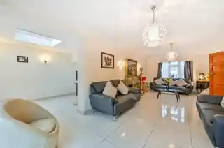 8 Woodlands Avenue, photo 4