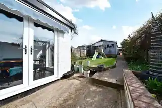 80 Abbey Road, photo 2