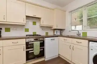 80 Autumn Drive, photo 3