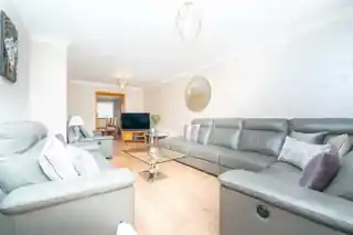 80 Balmoral Drive, photo 4
