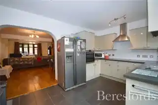 80 Forest Road, photo 3