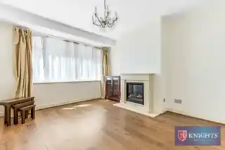 80 Latymer Road, photo 2