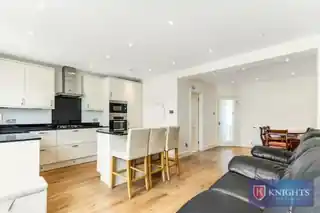 80 Latymer Road, photo 3