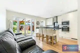 80 Latymer Road, photo 4