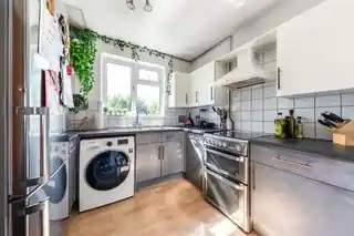 80 Onslow Gardens, photo 3