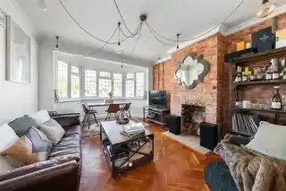 80 Onslow Gardens, photo 2