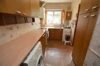 80 Roxeth Green Avenue, photo 4