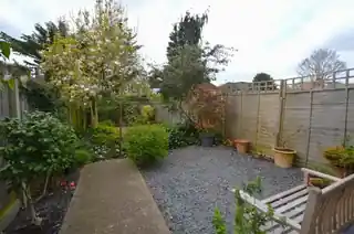 80 Wills Crescent, photo 3