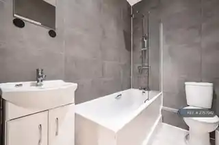 80A Elsinore Road, photo 3