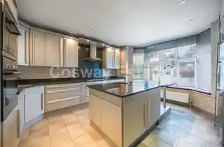 80A Sunnyfield, photo 3