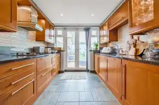 81 Birkbeck Road, photo 3