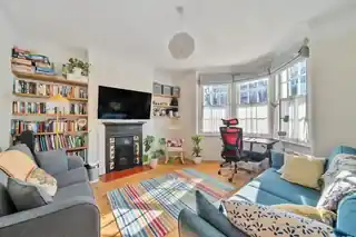 81 Burntwood Lane, photo 2