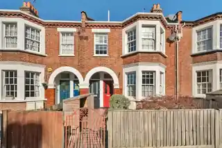 81 Burntwood Lane, photo 3