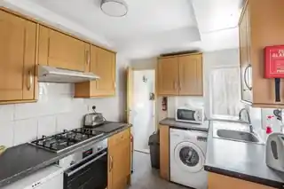 81 Colham Avenue, photo 3