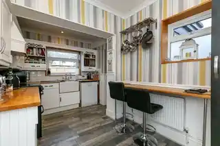 81 Garden Avenue, photo 3