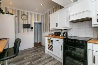 81 Garden Avenue, photo 4