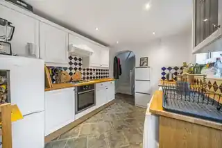 81 Godstone Road, photo 3