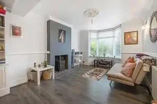 81 Godstone Road, photo 2