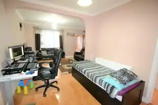 81 Hounslow Road, photo 4